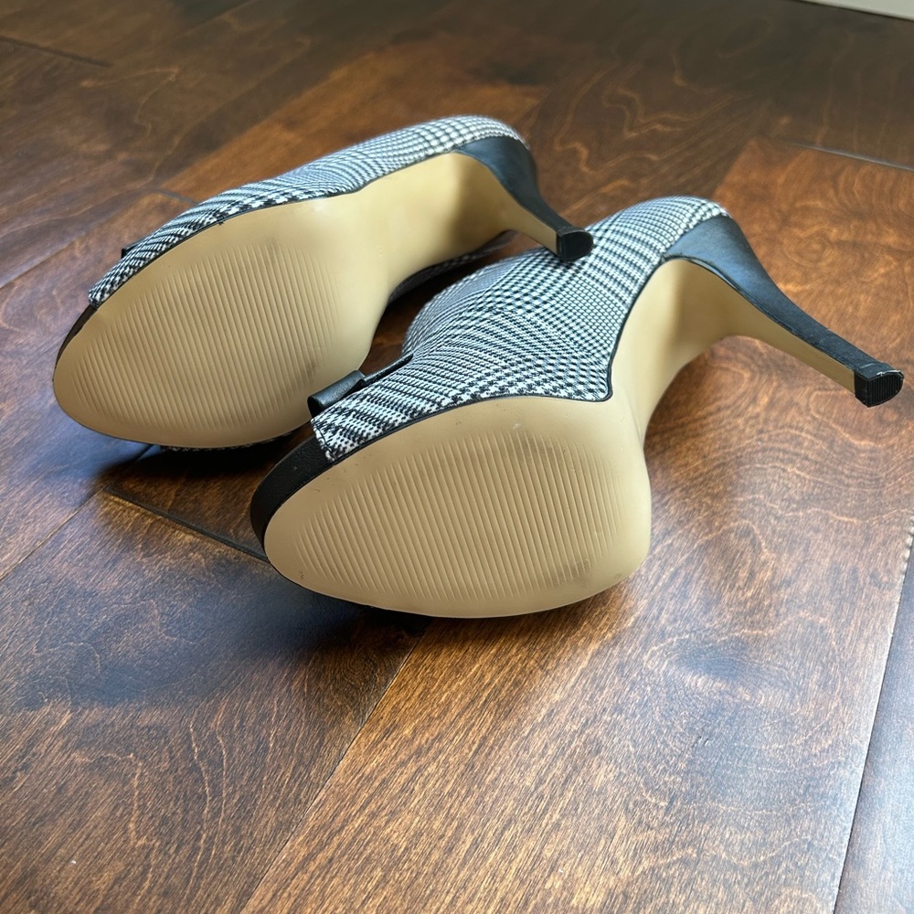 Women’s shoes size 7 - New